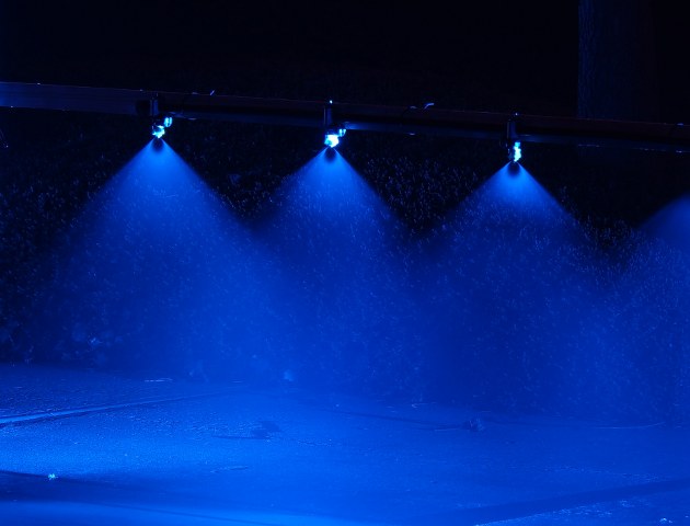 Scheinwerfer mit blauen LEDs für Spritzbalken